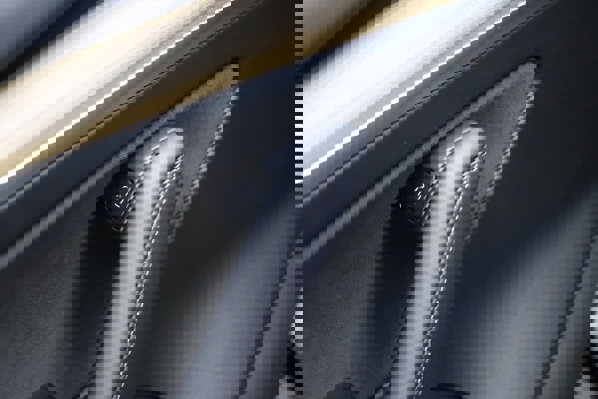 Used 2023 Tesla Model 3 Standard Range image 32