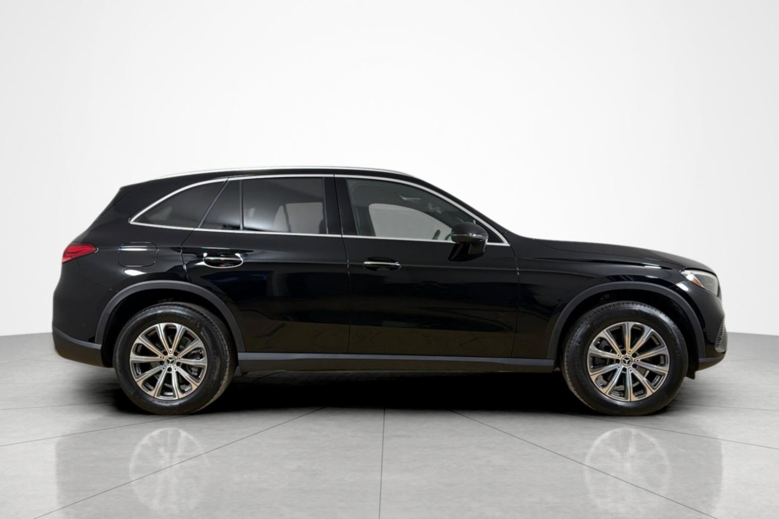 Used 2024 Mercedes-Benz GLC 300 4MATIC image 6