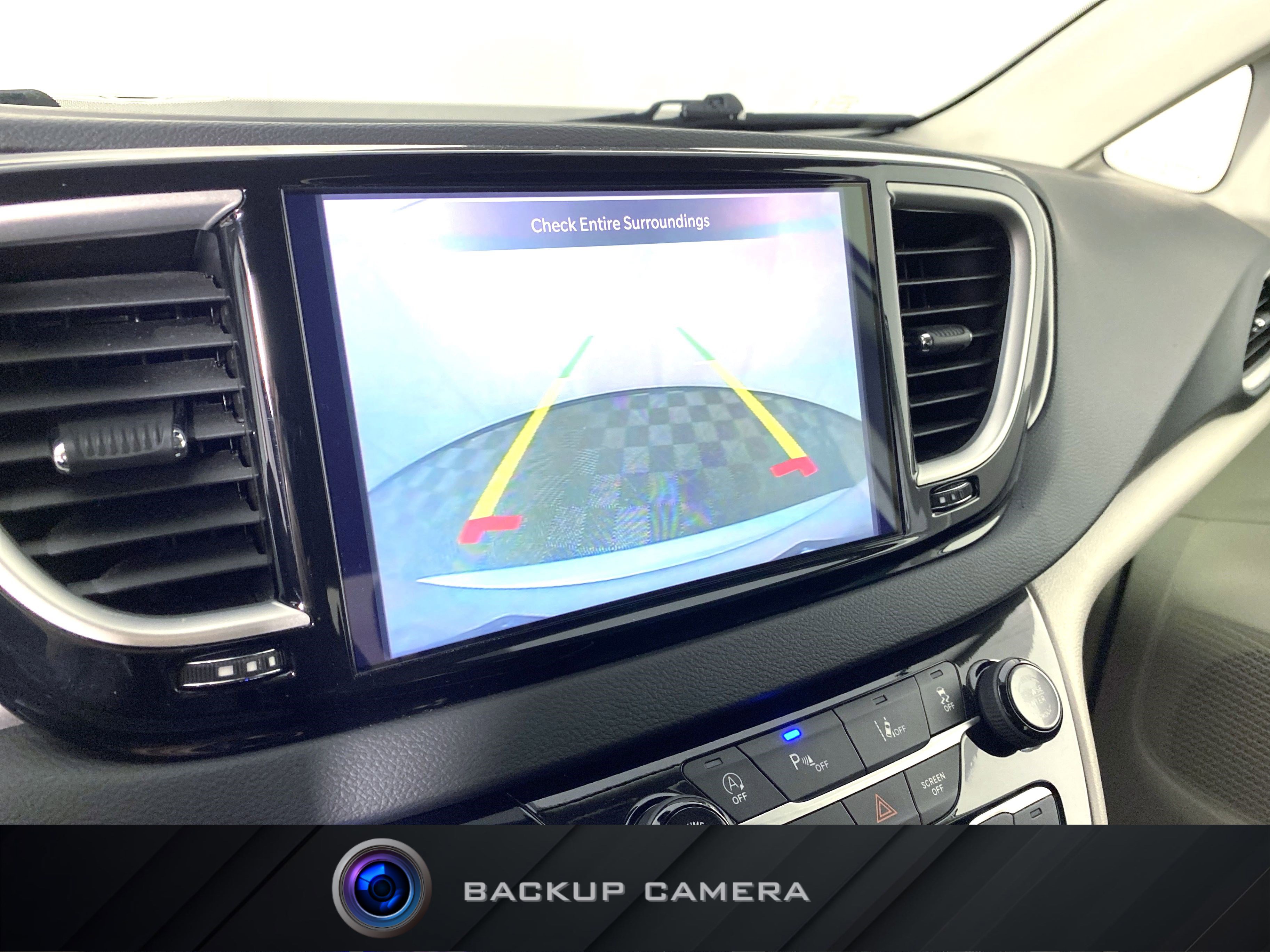 Used 2024 Chrysler Pacifica Touring-L image 4