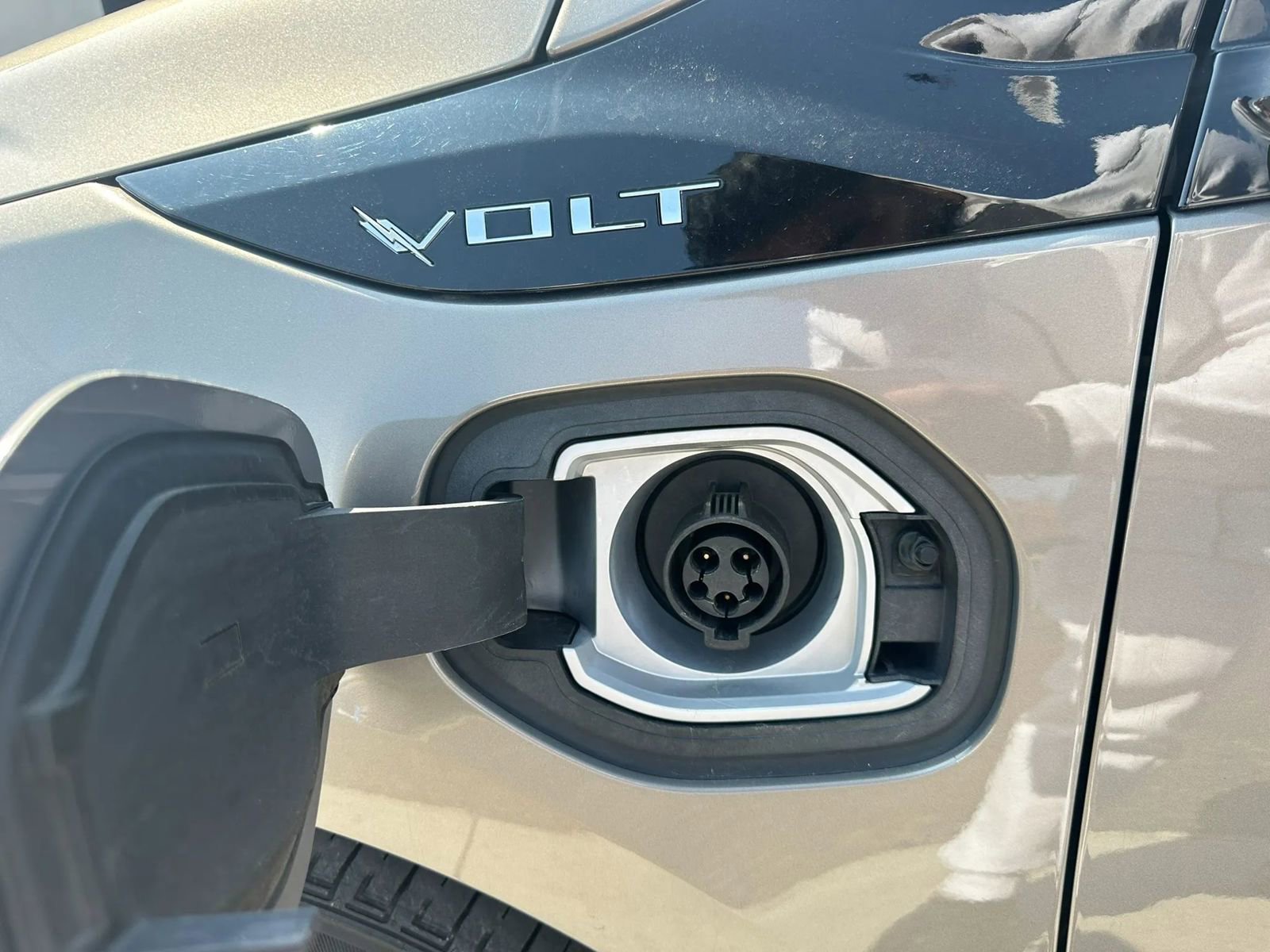 Used 2017 Chevrolet Volt LT w/ Comfort Package image 6