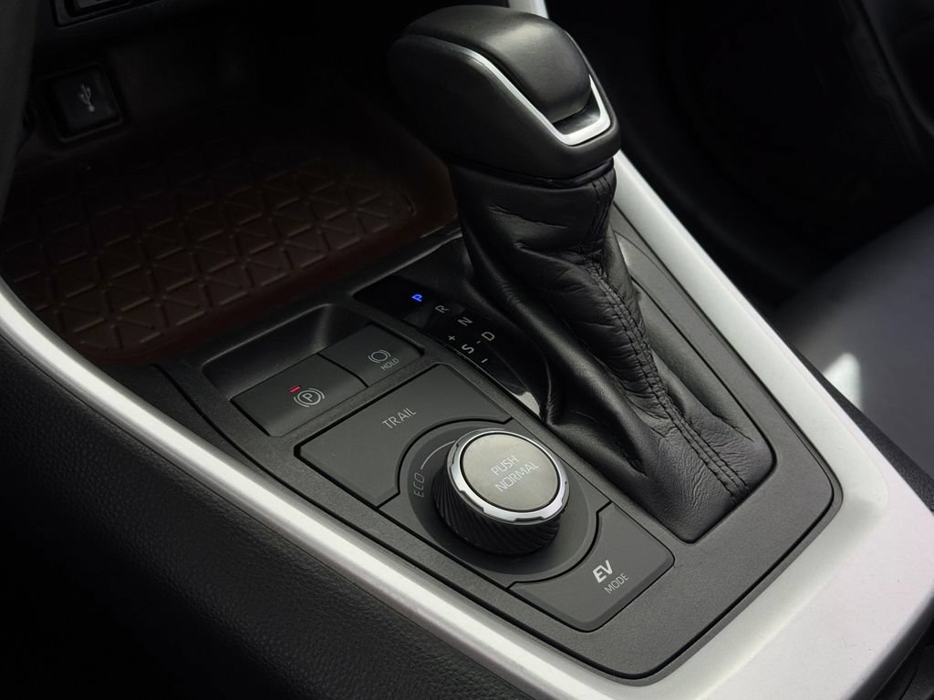Certified 2021 Toyota RAV4 Limited AWD/4WD image 22