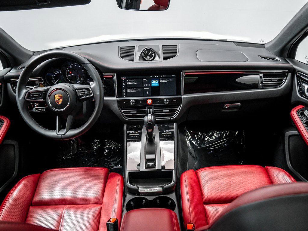Used 2025 Porsche Macan image 21