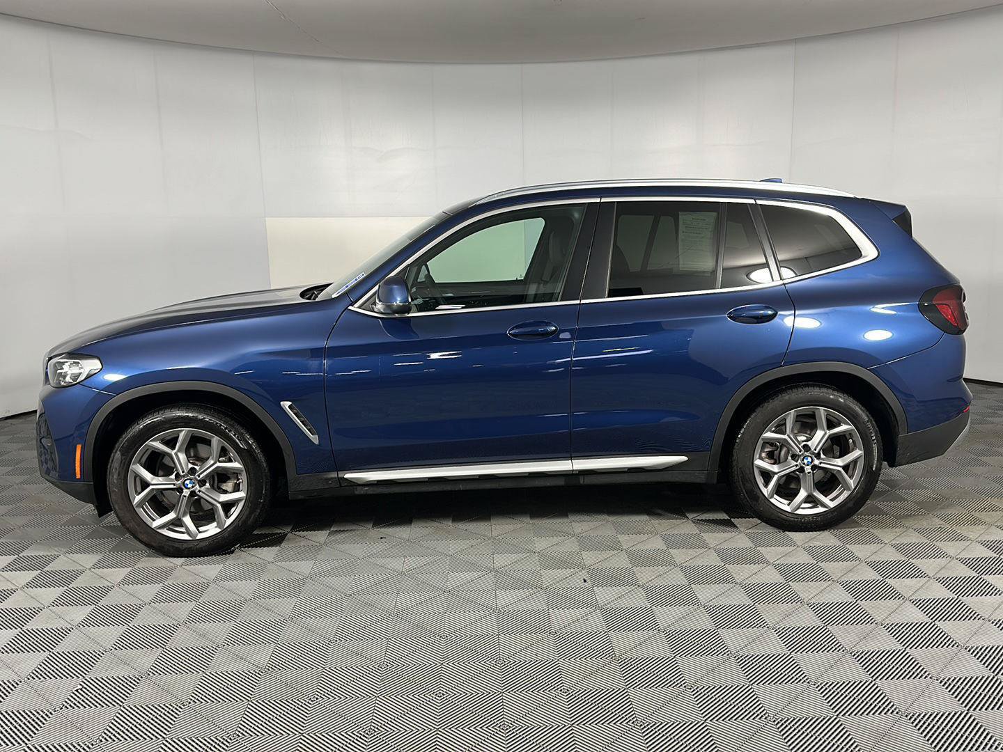 Used 2024 BMW X3 xDrive30i w/ Premium Package AWD/4WD image 5