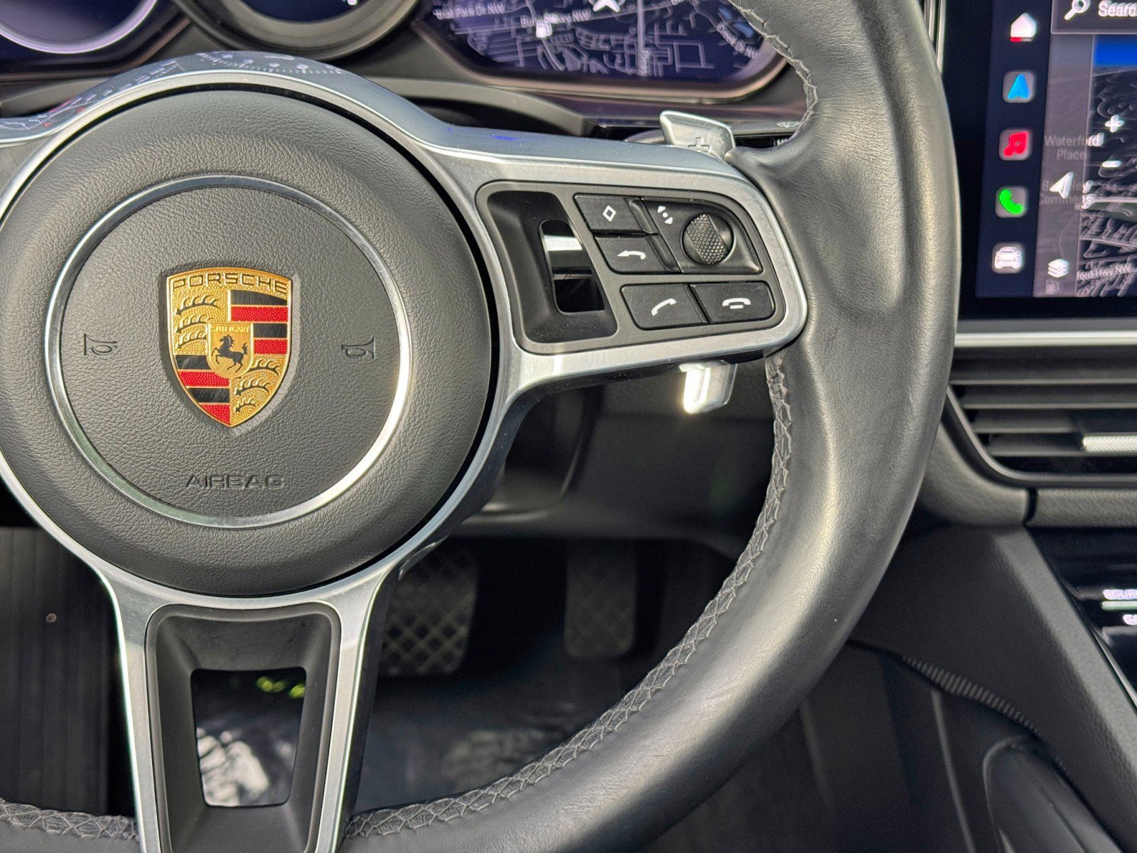 Used 2023 Porsche Cayenne Platinum Edition w/ Premium Package image 23