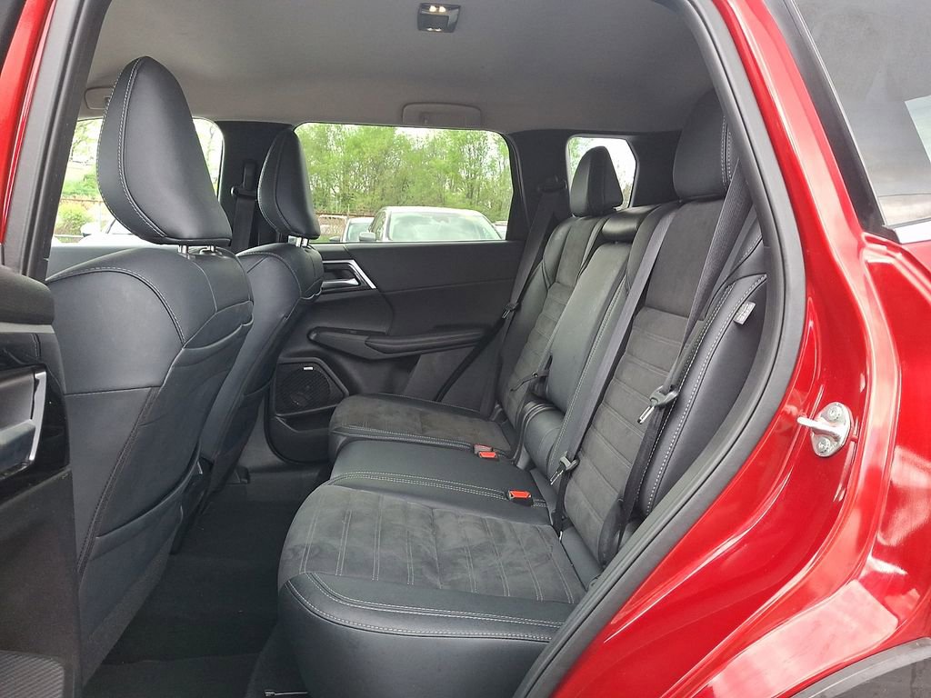 Used 2025 Mitsubishi Outlander SE AWD/4WD image 12