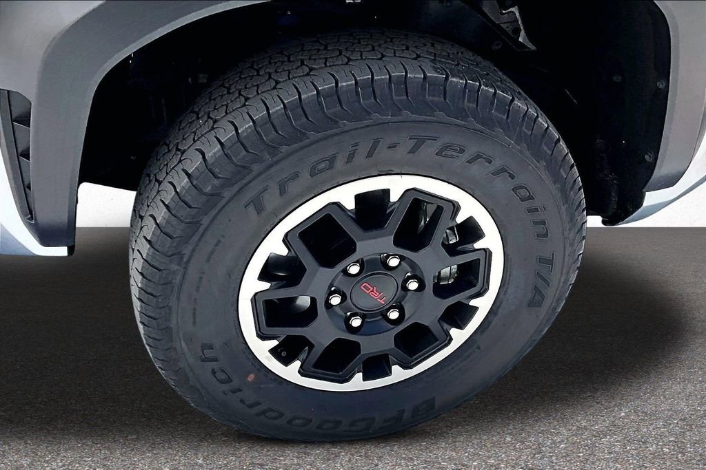 Certified 2025 Toyota Tacoma TRD Off-Road AWD/4WD image 34