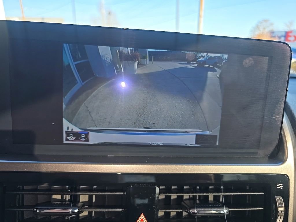 Used 2023 Lexus GX 460 Premium w/ Accessory Package image 9