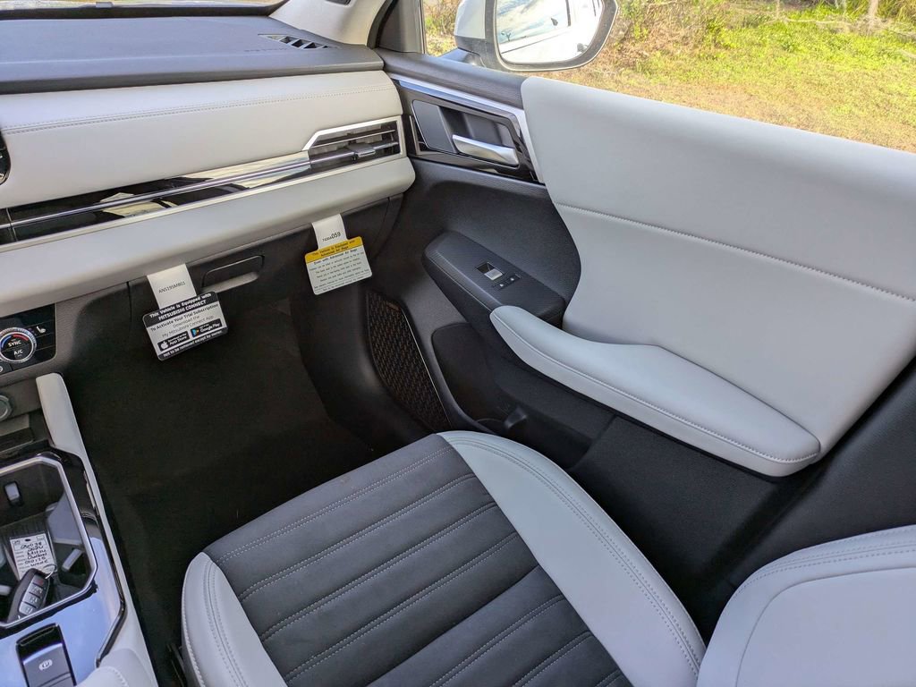 New 2026 Mitsubishi Outlander SE FWD image 17