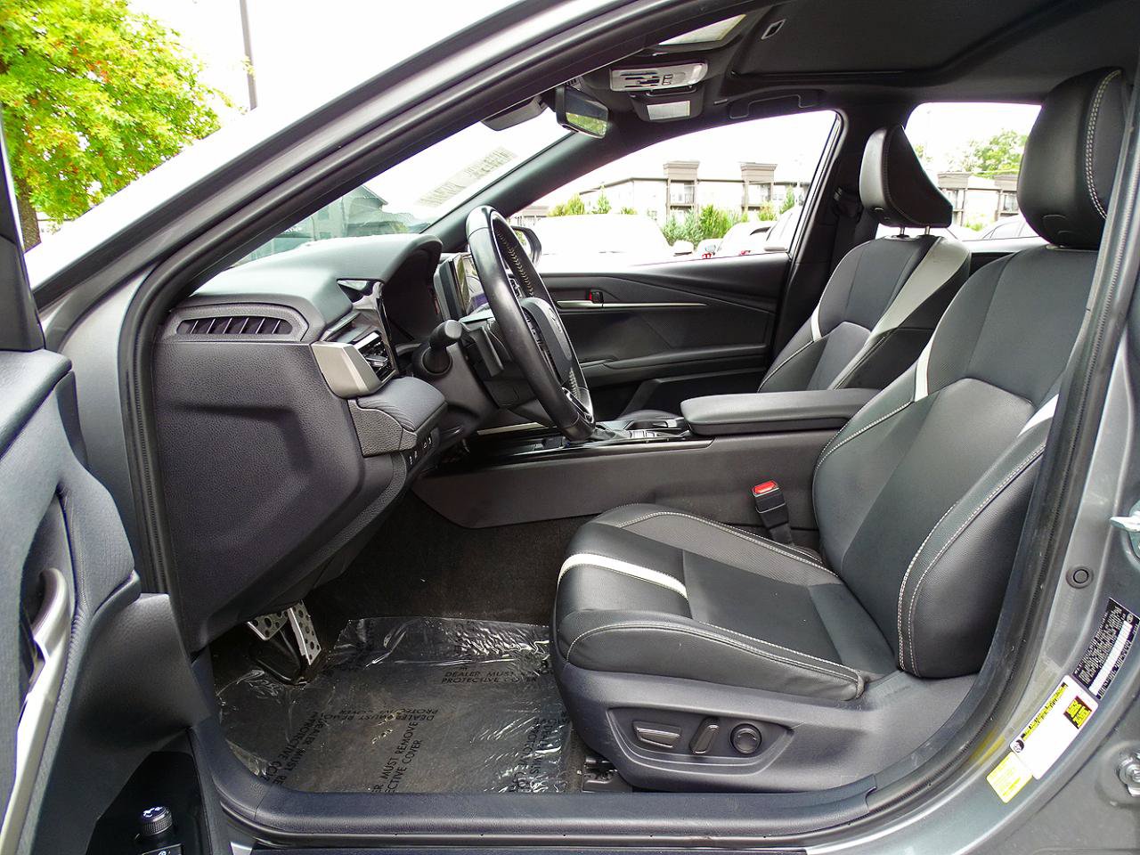 Used 2025 Toyota Camry SE w/ Convenience Package FWD image 14