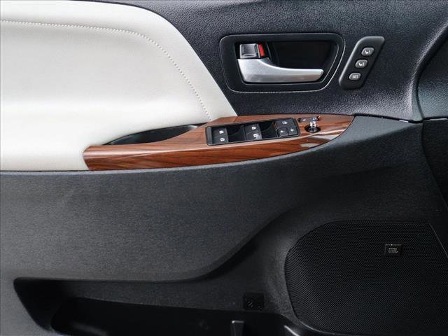 Used 2017 Toyota Sienna Limited Premium AWD/4WD image 12