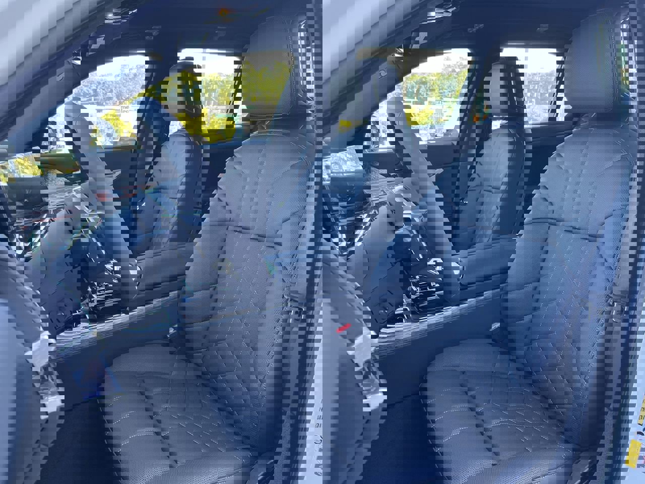 Used 2025 BMW i7 eDrive50 w/ M Sport Package image 14