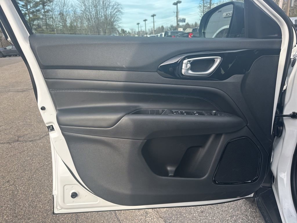 New 2026 Jeep Compass Latitude AWD/4WD image 14