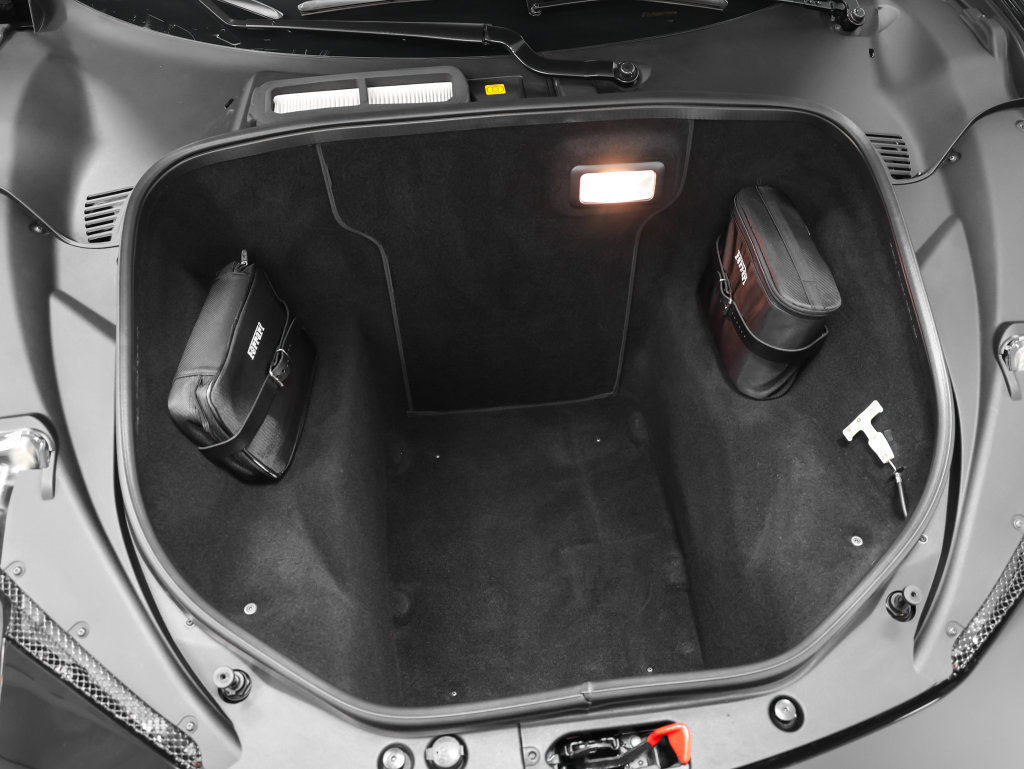 Used 2010 Ferrari 458 Italia Coupe RWD image 11