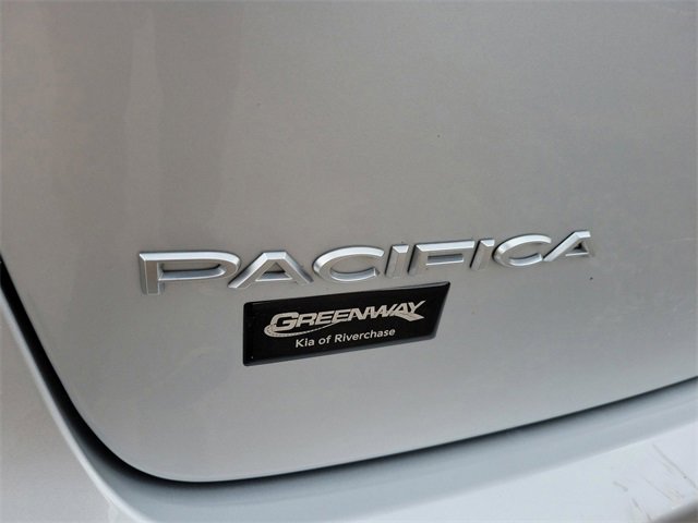 Used 2024 Chrysler Pacifica Touring-L image 34