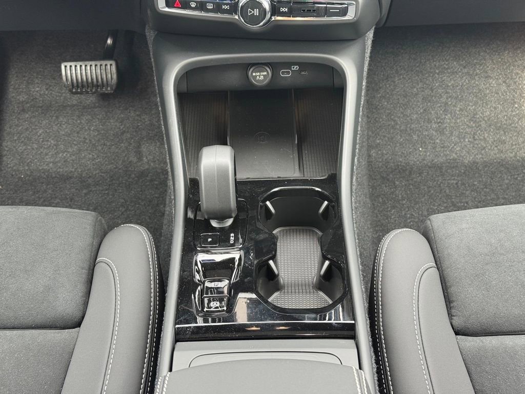 New 2026 Volvo XC40 B5 Ultra w/ Climate Package AWD/4WD image 13