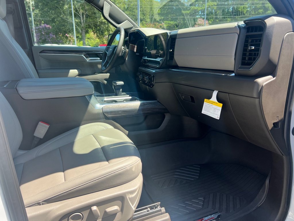Used 2025 Chevrolet Silverado 1500 LTZ image 13