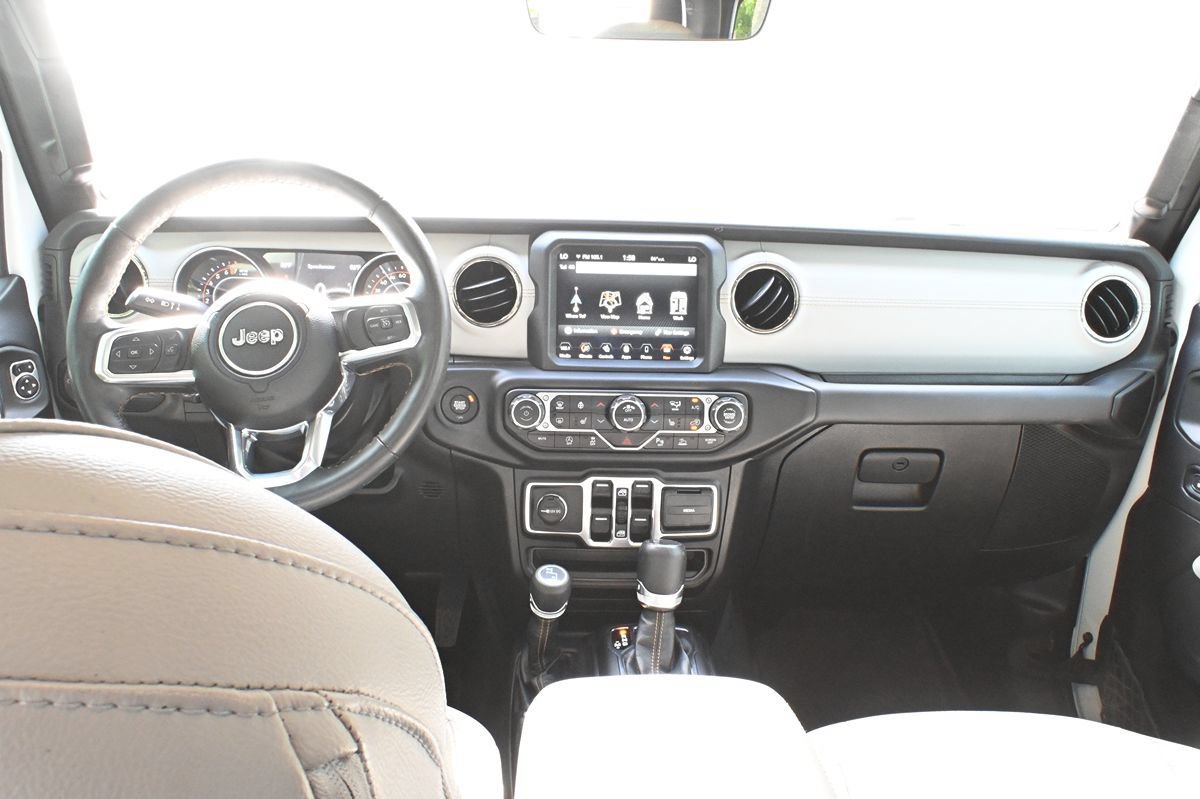 Used 2023 Jeep Gladiator Overland AWD/4WD image 12