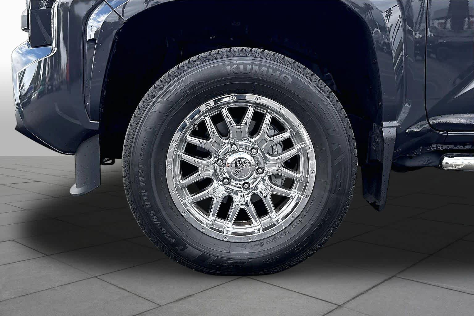 Used 2025 Toyota Tacoma SR5 AWD/4WD image 10