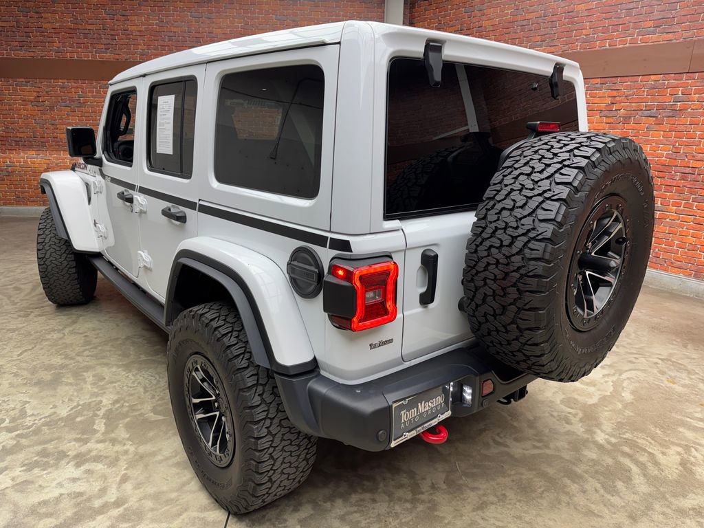 Used 2024 Jeep Wrangler Unlimited Rubicon image 2