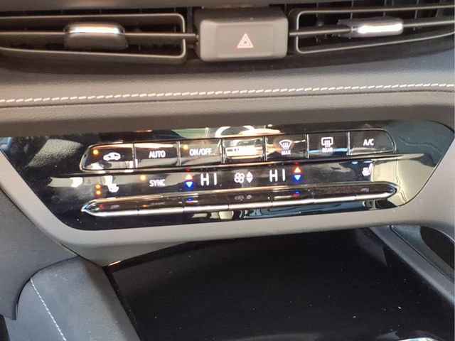 Used 2023 Buick Envision Essence image 10