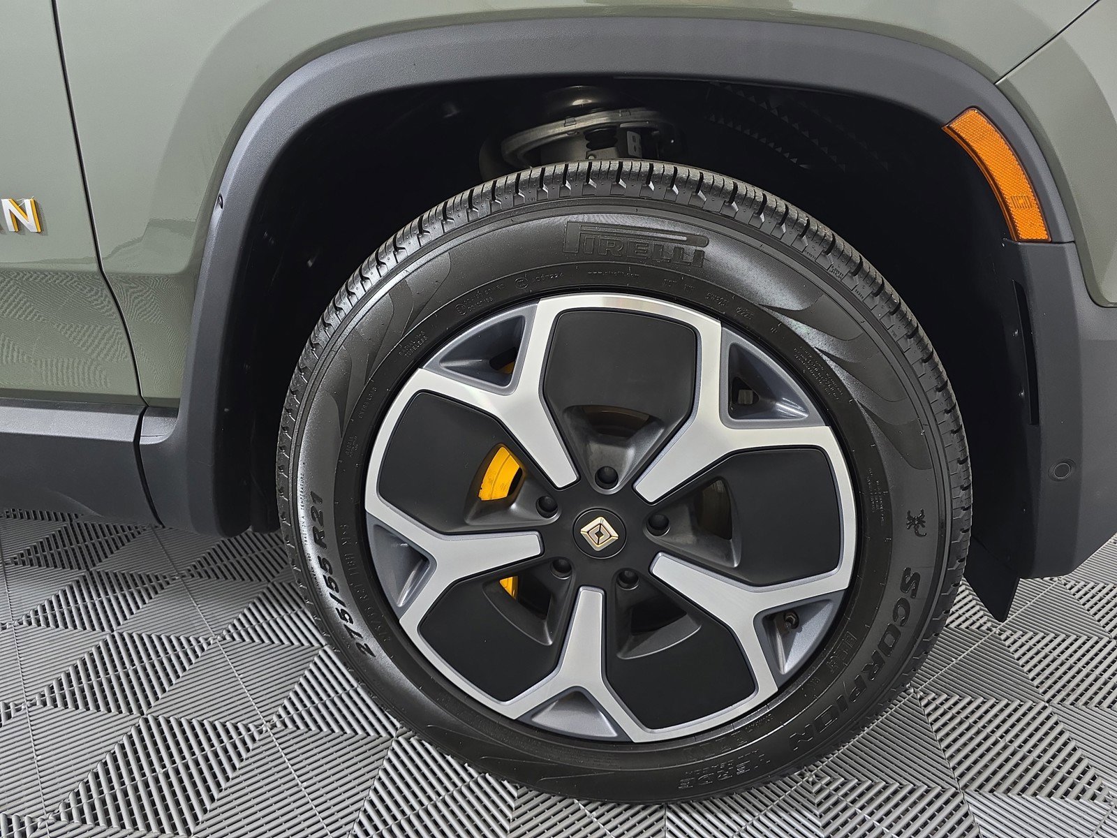 Used 2024 Rivian R1S Launch Edition AWD/4WD image 11