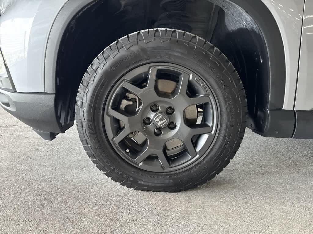 Used 2025 Honda Pilot TrailSport image 10