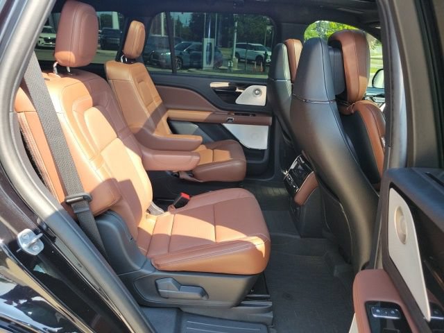 Certified 2025 Lincoln Aviator Reserve w/ Equipment Group 201A AWD/4WD image 11