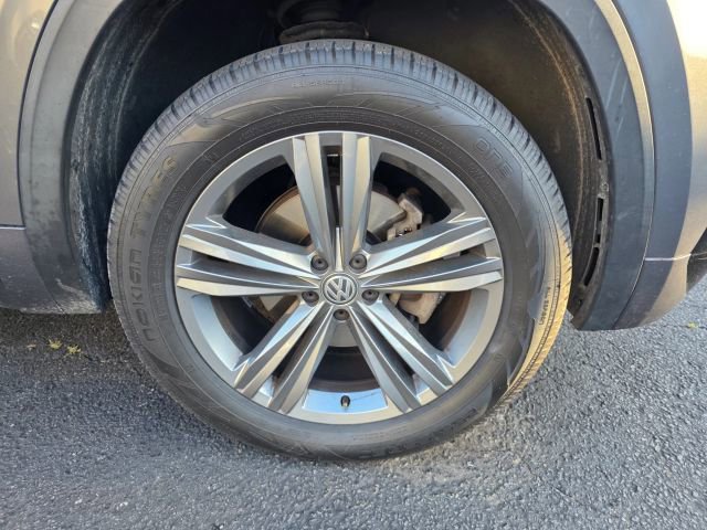 Used 2019 Volkswagen Atlas SEL R-Line AWD/4WD image 21