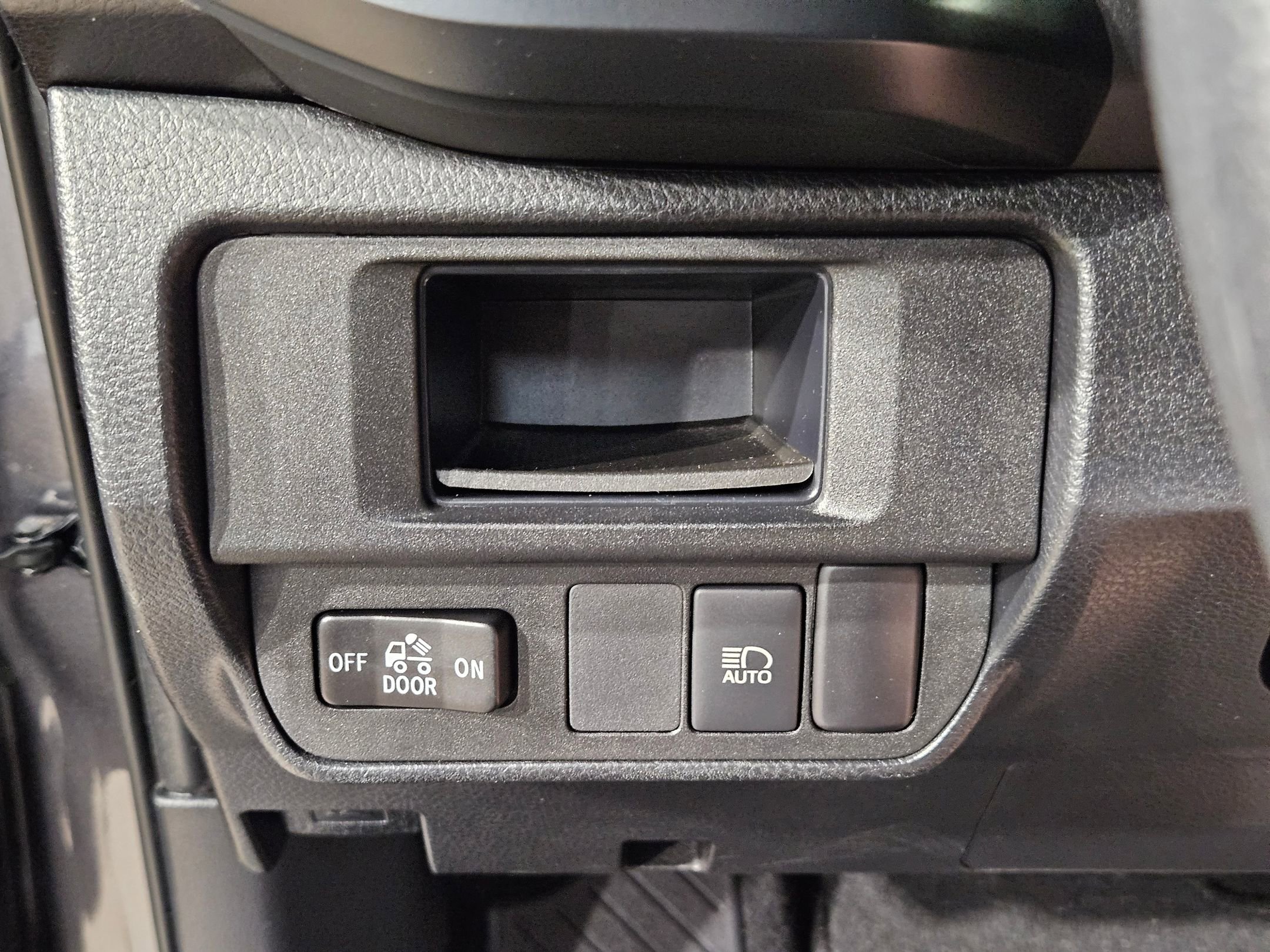 Used 2018 Toyota Tacoma SR w/ SR Convenience Package RWD image 24