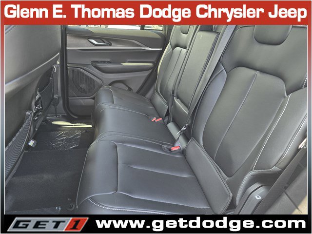 New 2025 Jeep Grand Cherokee Altitude image 12