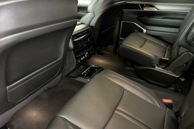 New 2026 Jeep Grand Wagoneer 4WD image 9