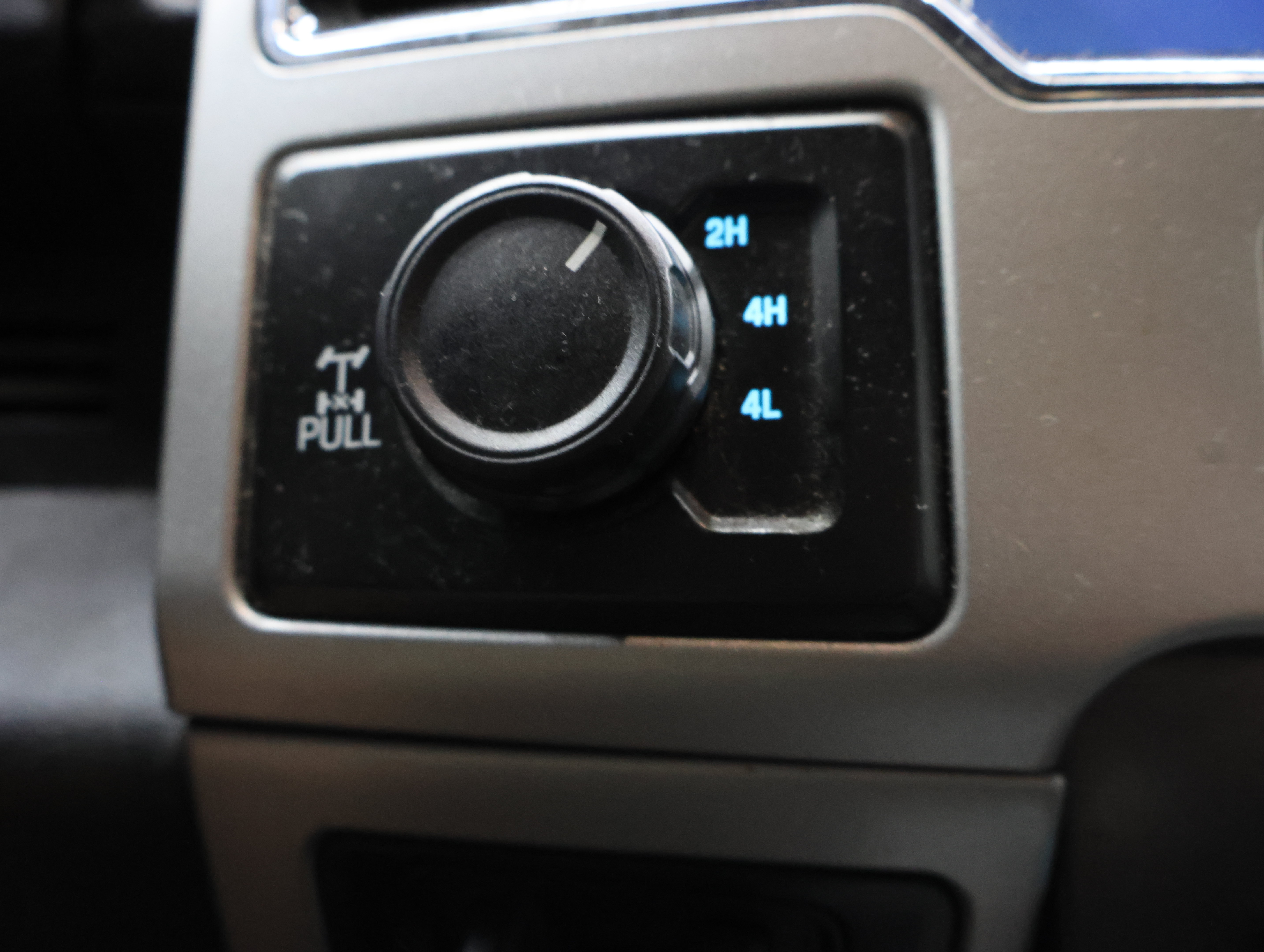 Used 2022 Ford F350 Lariat w/ Black Appearance Package AWD/4WD image 44