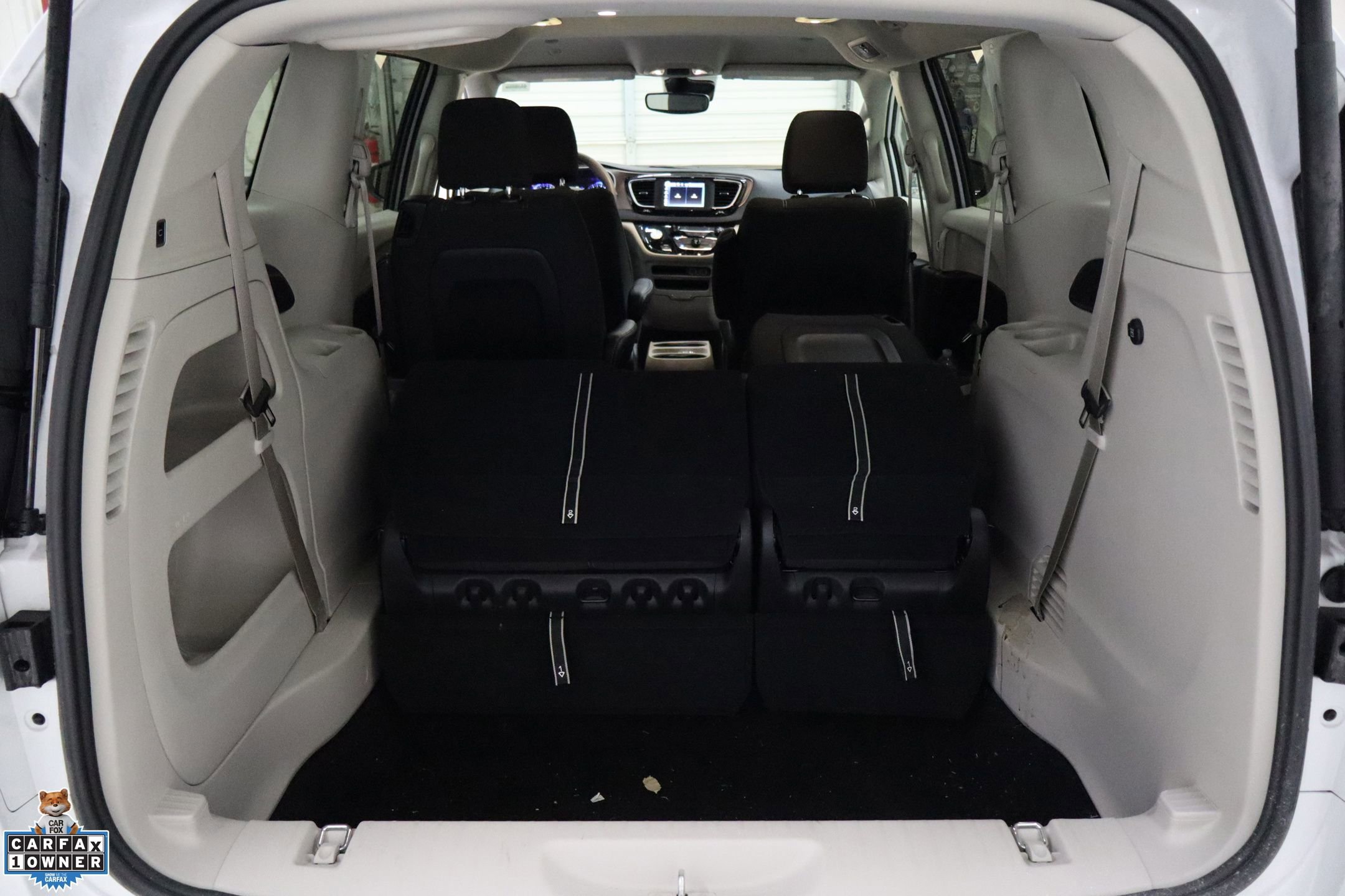 Used 2024 Chrysler Voyager LX image 25