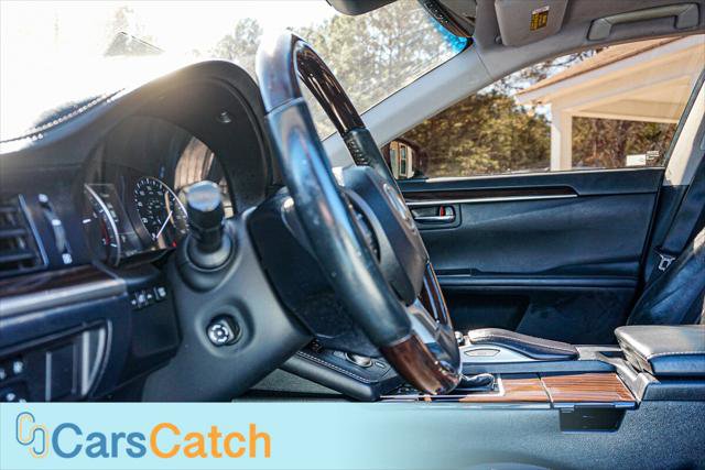 Used 2016 Lexus ES 350 w/ Luxury Package w/Wood Trim image 33