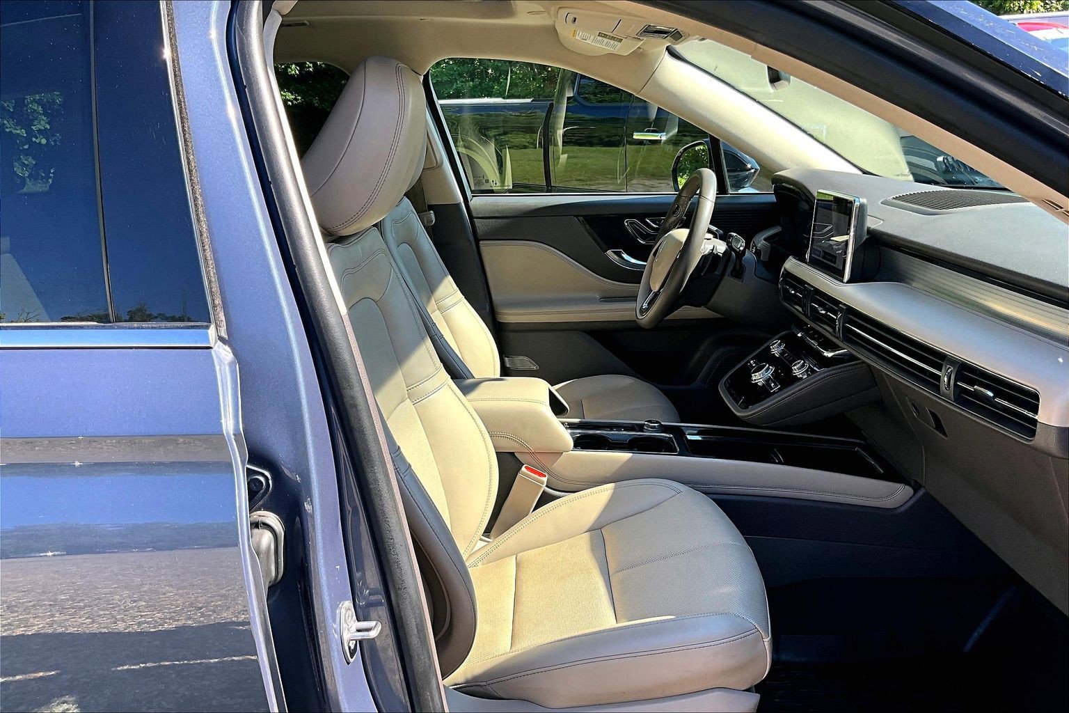 Used 2022 Lincoln Corsair AWD w/ Premium Package image 7