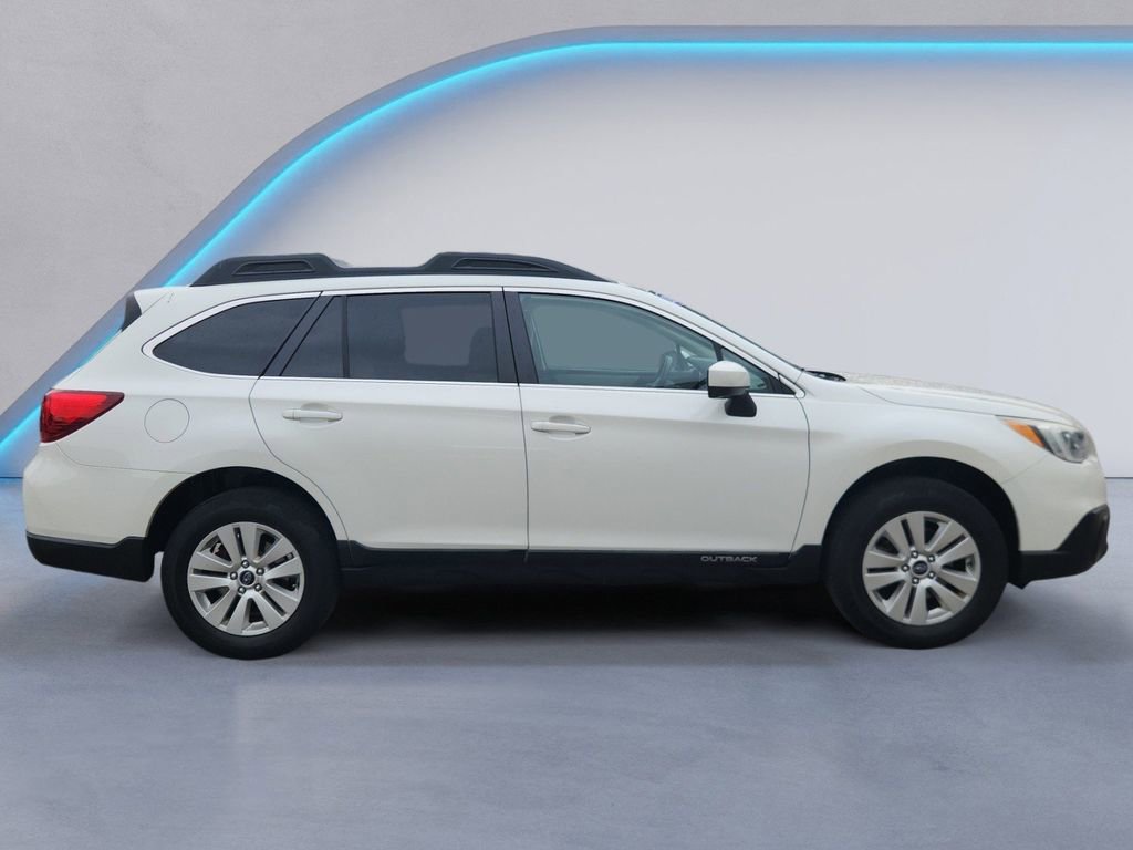 Used 2017 Subaru Outback 2.5i Premium AWD/4WD image 3