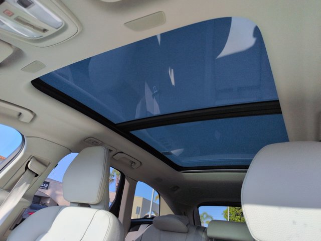 Used 2025 Volvo XC60 T8 Plus w/ Protection Package Premier AWD/4WD image 16