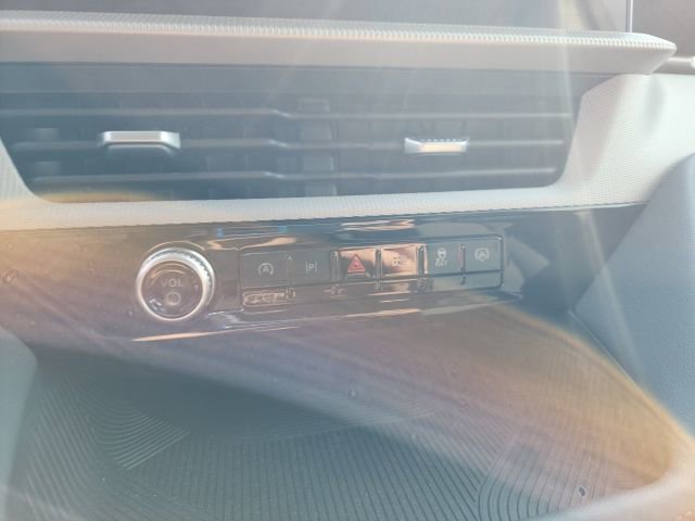 Used 2025 Ford Explorer Active image 27