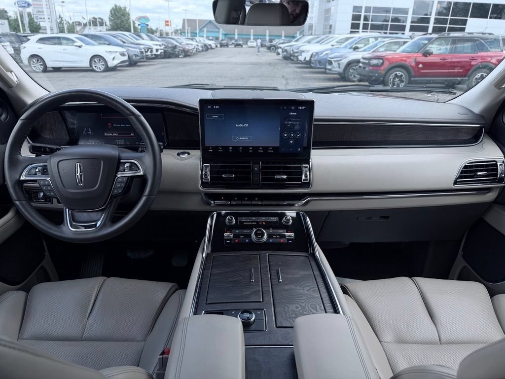 Used 2022 Lincoln Navigator 4WD image 33