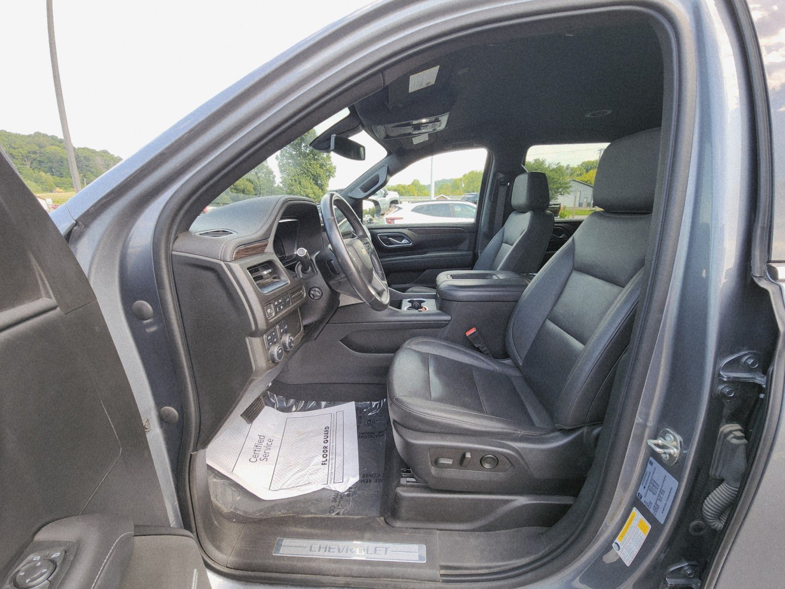Used 2022 Chevrolet Tahoe LT w/ Luxury Package AWD/4WD image 32