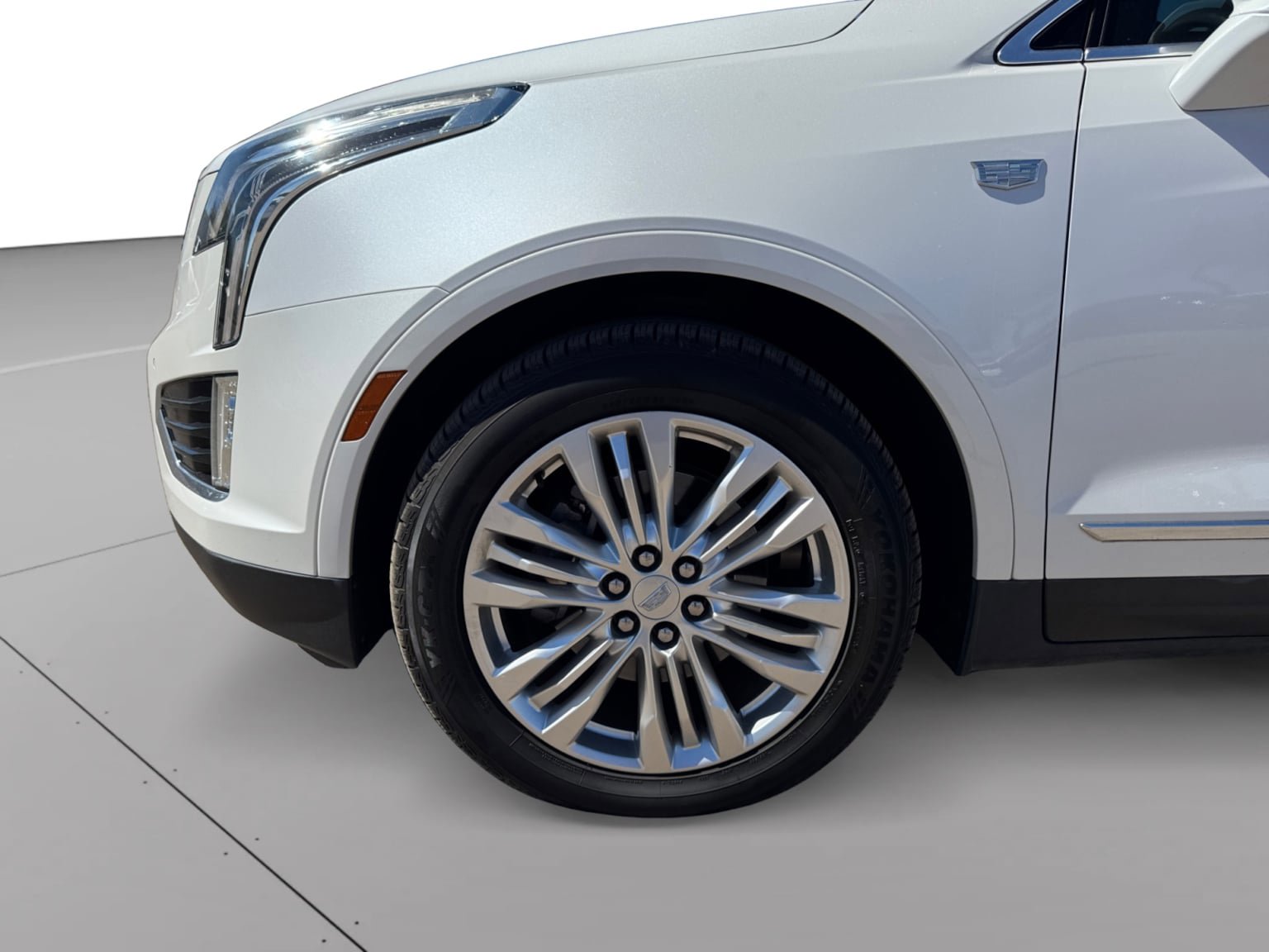 Used 2018 Cadillac XT5 Premium Luxury image 9