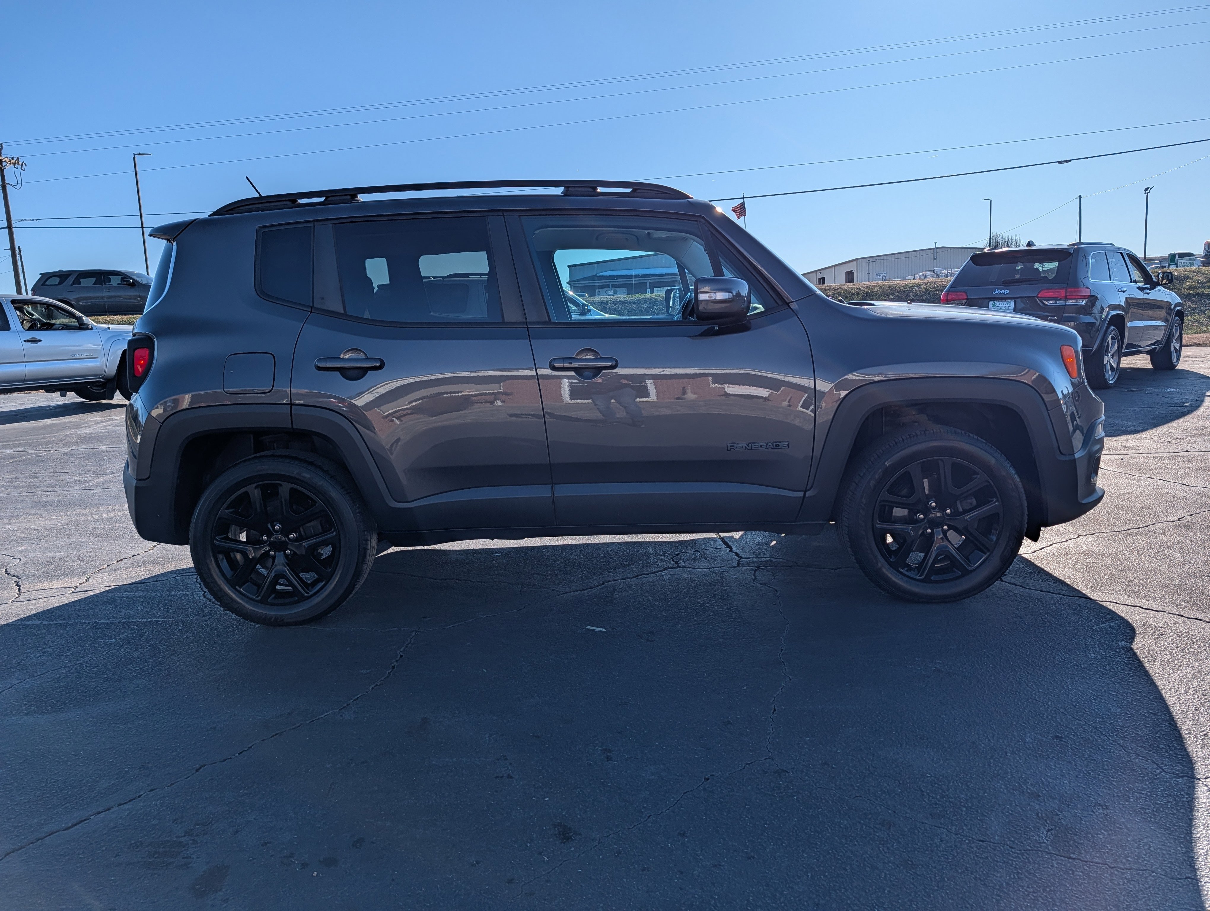 Used 2017 Jeep Renegade Altitude AWD/4WD image 5