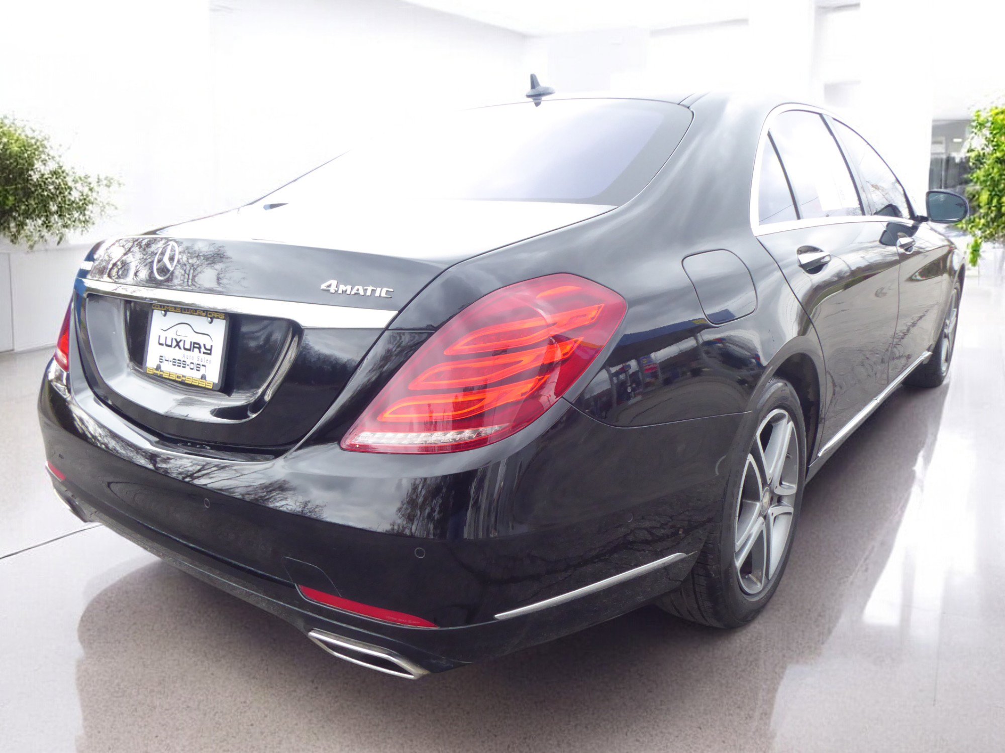 Used 2016 Mercedes-Benz S 550 4MATIC Sedan w/ Premium Package image 10
