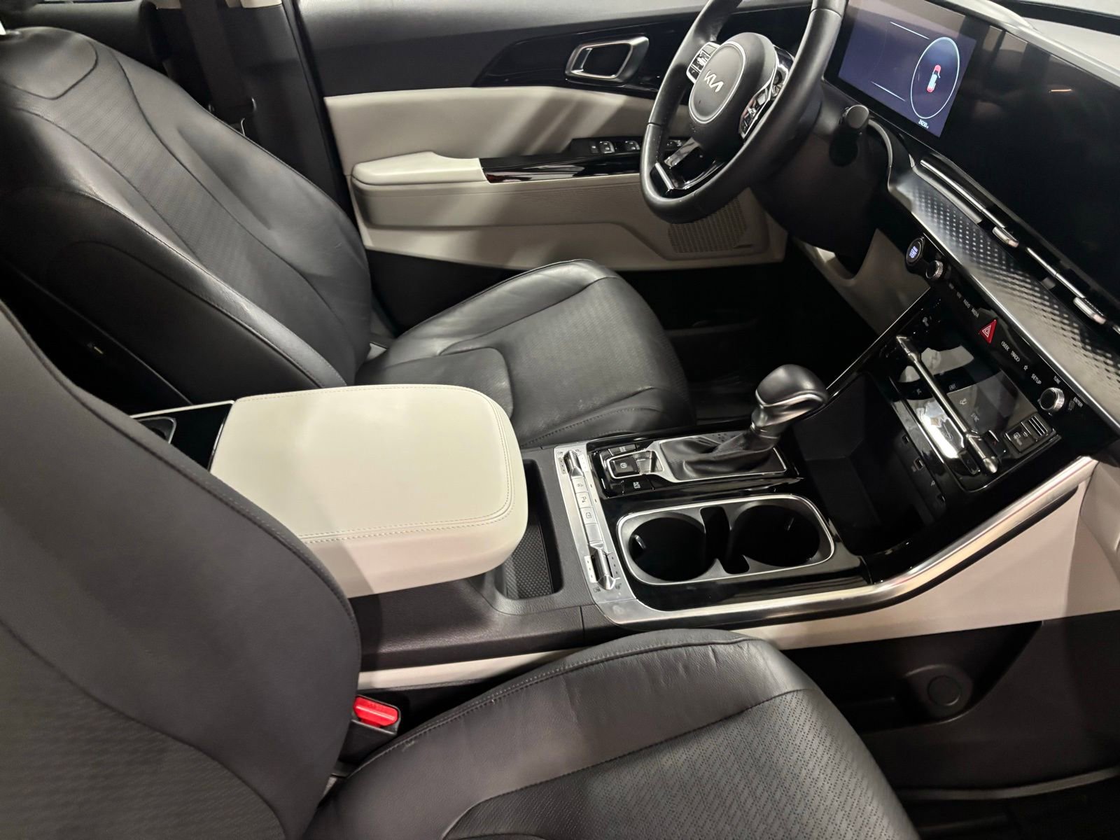 Used 2023 Kia Carnival SX Prestige FWD image 22