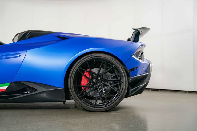 Used 2019 Lamborghini Huracan Performante AWD/4WD image 13