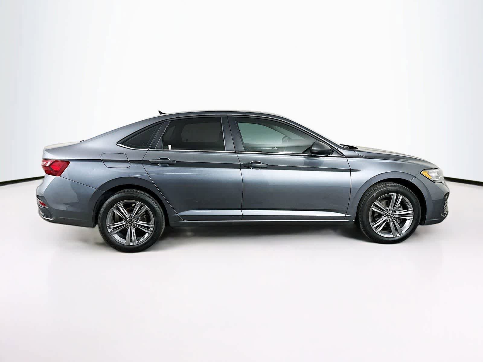 Used 2024 Volkswagen Jetta SE FWD image 25