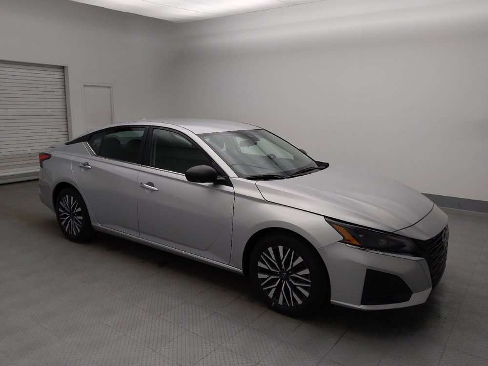 Used 2024 Nissan Altima 2.5 SV image 11