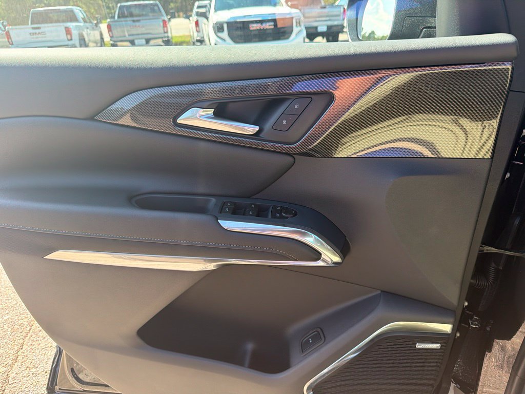 New 2027 Chevrolet Traverse Z71 w/ Enhanced Driving Package AWD/4WD image 9
