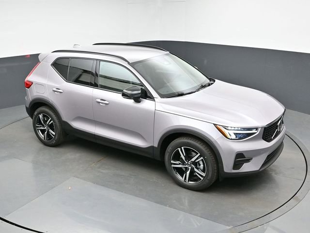 New 2026 Volvo XC40 B4 Core w/ Climate Package FWD image 43