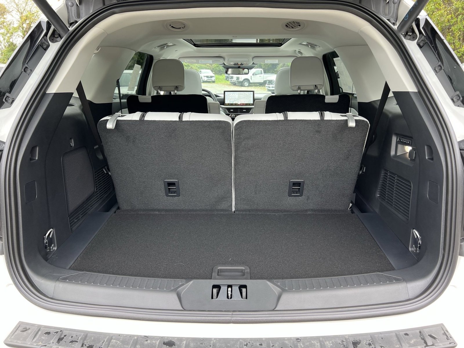 New 2026 Ford Explorer Platinum w/ LUX Leather Package image 27